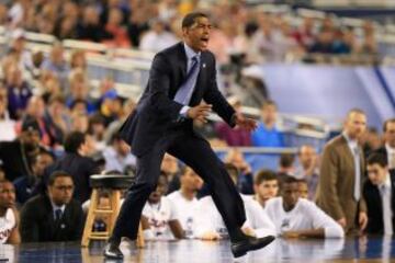 Kevin Ollie, entrenador de los Connecticut Huskies.