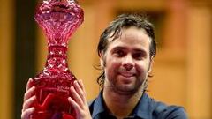 Fernando Gonz&aacute;lez celebra el t&iacute;tulo del Statoil Masters Tennis en Londres.