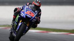 Maverick Vi&ntilde;ales con la Suzuki en Sepang.