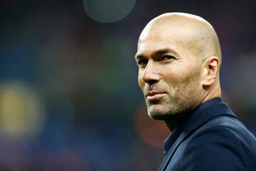 Hoy se ha hecho oficial la vuelta de Zidane al banquillo del Real Madrid tras su primera etapa. Esta duró 878 días. Su palmarés como entrenador es de 3 Copas de Europa, 2 Mundiales de Clubes, 2 Supercopas de Europa, 1 Liga y 1 Supercopa de España.