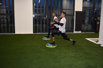 Álvaro Montero, Camilo Vargas y Aldair Quintana estuvieron haciendo trabajo físico y de reacción en el hotel donde están concentrando y esperando desde este martes comenzar los entrenamientos con el resto del grupo y Éder Chaux, último arquero convocado ante la baja de David Ospina.