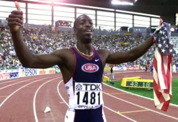 En 1999, en Sevilla, Michael Johnson logró el récord mundial en los 400 metros con una marca de 43.18 segundos.
