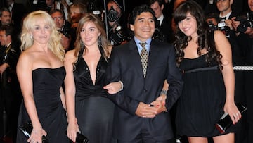 Cinco hijos reconocidos y varias parejas con polémica: la historia más personal de Maradona