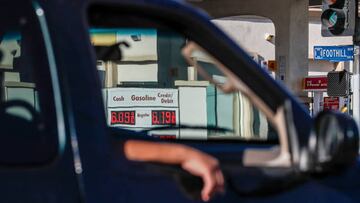 Azusa, CA, Tuesday, March 22, 2022 - Drivers past an Azusa Shell station that is charging $6.09 per gallon for regular gas. (Robert Gauthier/Los Angeles Times via Getty Images)