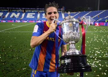 Andrea Pereira con la Copa de la Reina. 