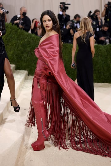 Rosalía arrasa en la gala de los MET con un mantón de Manila