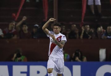 BAS107. BUENOS AIRES (ARGENTINA), 31/10/2017.- El jugador Gonzalo Montiel de River Plate festeja el segundo gol ante Lanús hoy, martes 31 de octubre de 2017, durante un partido de las semifinales de la Copa Libertadores que disputan el River Plate y el Lanús, en el estadio Ciudad de Lanús, en Buenos Aires (Argentina). EFE/David Fernández