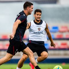 Vukcevic regresa otra vez lesionado de Montenegro