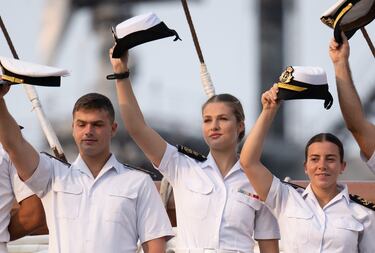 La Princesa Leonor de España llega a bordo del buque escuela Juan Sebastián de Elcano el 4 de junio de 2025 a la ciudad de Nueva York.