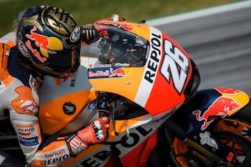 Es el piloto español con más carreras disputadas en el Mundial de MotoGP. Pedrosa, a uno de alcanzar la cuarta posición, entró a MotoGP en el año 2006. Vinculado a Honda durante toda su carrera deportiva en la categoría reina del Mundial, consiguió 31 victorias, siendo uno de los
mejores pilotos españoles de la historia. Dijo adiós a la competición en 2018, dejando su plaza en
el Repsol Honda a Lorenzo y fichando por KTM como piloto probador. Aunque se resistía a disputar carreras como wildcard, formó parte de la parrilla el pasado 2021, durante el Gran Premio de Estiria. Fue su última carrera hasta el momento y terminó en una muy positiva décima
posición después de tres años fuera del Mundial. En total, disputó 13 cursos en MotoGP.