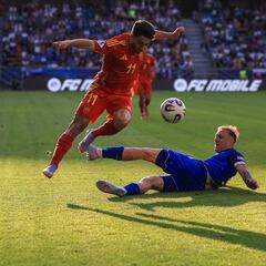 El Ajax y la Premier, en la carrera por Raúl Moro