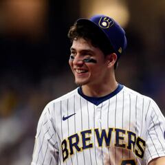 Mexicano Luis Urías estará fuera hasta dos meses por lesión