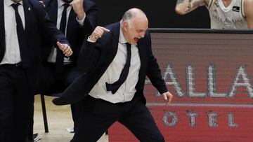 Pablo Laso celebra una canasta durante el partido de la Fase Final de la ACB entre el Real Madrid y el Valencia