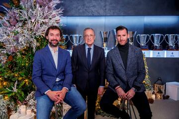 Florentino P¨¦rez con Sergio Llull y Rudy Fern¨¢ndez, capitanes de la secci¨®n de baloncesto del Real Madrid.