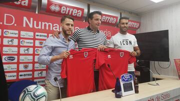 09/07/19 PRESETNCION DE IVAN CALERO Y NESTOR ALBIACH COMO NUEVO JUGADOR DEL GIRONA CESAR PALACIOS
 
 
 ENVIADOLUISROMERA 