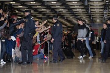 Fernando Torres llegó al Aeropuerto de Barajas en medio de un espectacular recibimiento por parte de la afición.