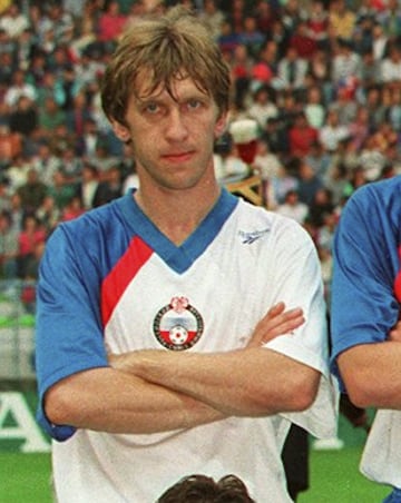 El exfutbolista uzbeco jugó entre 1980 y finales de los 90 y destaca por haber jugado con cuatro selecciones: Unión Soviética, Uzbekistán, Rusia y la Selección de la Comunidad de Estados Independientes. Con Rusia disputó la Copa del Mundo de Estados Unidos 1994.