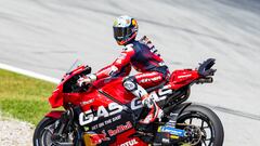 MONTMELÓ (BARCELONA), 25/05/2024.- El piloto español de MotoGP Pedro Acosta (Red Bull GASGAS Tech3) durante la carrera al sprint previa al Gran Premio de Cataluña de Motociclismo que se disputará el próximo domingo 26 de mayo en el Circuito de Barcelona - Cataluña en Montmeló. EFE/ Siu Wu
