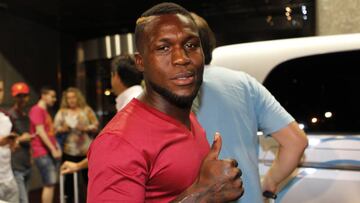 Drenthe rompe su silencio: "No tuve buena relación con Mou..."