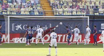 Vin¨ªcius marca el 0-1 al Levante.