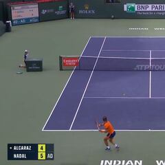 La treta de Nadal con punto de set de 'perro viejo' que desconcertó a Alcaraz