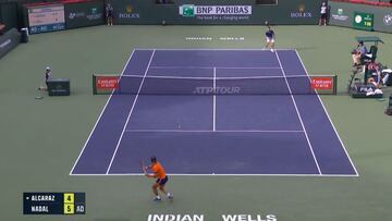 La treta de Nadal con punto de set de 'perro viejo' que desconcertó a Alcaraz