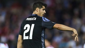 Come in number 21, your time is up! Álvaro Morata walks.