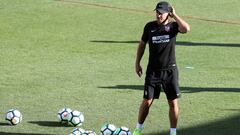 Diego Pablo Simeone, durante un entrenamiento del Atl&eacute;tico de Madrid.