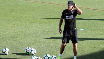 Diego Pablo Simeone, durante un entrenamiento del Atlético de Madrid.