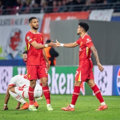 Arne Slot cuenta por qué rota tanto a Luis Díaz con Cody Gakpo