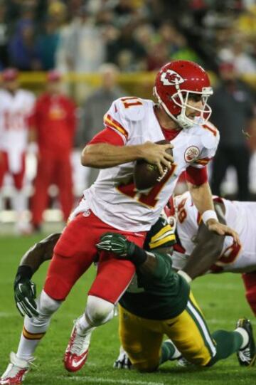 La segunda parte comenzó como la primera, con Alex Smith sufriendo la agobiante defensa de los Packers y los drives de los Chiefs acabando en un punt tras otro. El QB de los Chiefs acabaría el encuentro con 290 yardas de pase, 1 touchdown, 1 intercepción y 2 fumbles (aunque no llegó a perder ninguno de los dos).