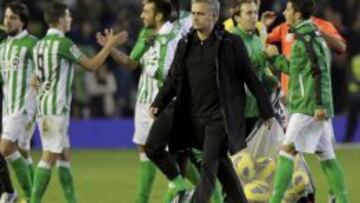 DERROTA. El Madrid de Mou perdió el año pasado contra el Betis y se puso a 11 puntos del Barca.