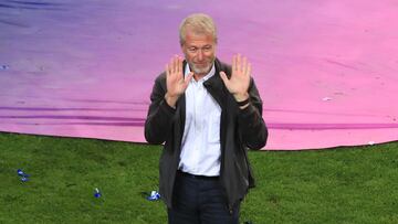 PORTO, PORTUGAL - MAY 29: Roman Abramovich, Owner of Chelsea celebrates following his team's victory in the UEFA Champions League Final between Manchester City and Chelsea FC at Estadio do Dragao on May 29, 2021 in Porto, Portugal. (Photo by Marc Atkins/Getty Images)