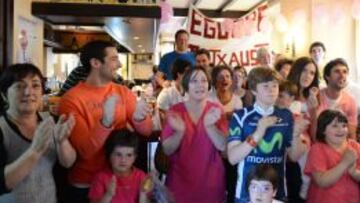 Familiares y amigos de Intxausti se reunieron para seguir la crono del Giro.