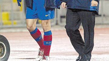 <b>GAFADO. </b>Juliano Belletti y el doctor Gil Rodas, en Donetsk.