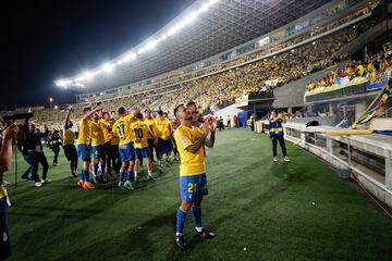 Jonathan Viera celebrando el ascenso, hace justo un año, con la Peña Ultra Naciente. 