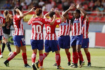 Las atléticas celebran la victoria por 6-0.