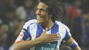 Bruno Alves, defensa del Oporto al que la prensa lusa sitúa cerca del Real Madrid.