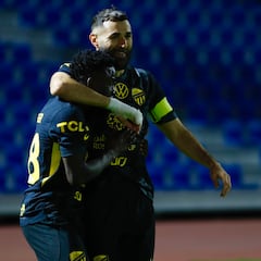 Roger y Bergwijn brillan por Benzema