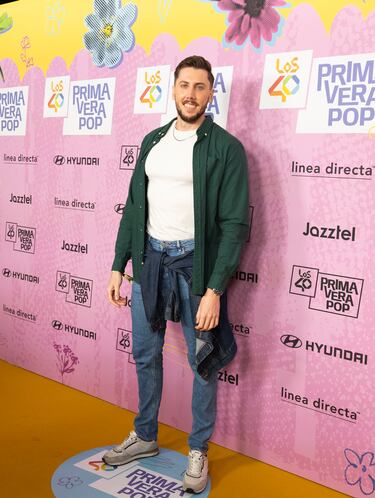 David H influencer madrileño posando en la alfombra roja