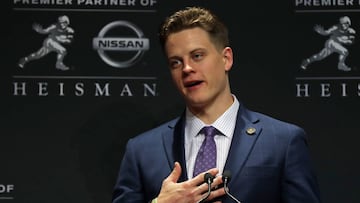 Burrow pasó de Ohio State a LSU, donde en su último año con los Tigers lanzó para más de 5 mil yardas y 55 touchdowns, lo que le valió el trofeo Heisman.