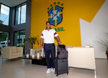 Endrick a su llegada a la concentración de la selección brasileña de fútbol.