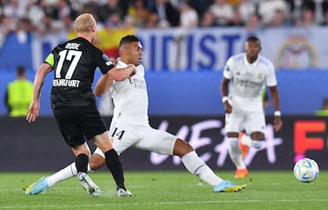 Sebastian Rode y Casemiro.