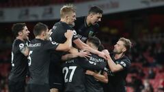 Soccer Football - Premier League - Arsenal v Burnley - Emirates Stadium, London, Britain - December 13, 2020  Burnley players celebrate their first goal, an own goal scored by Arsenal&#039;s Pierre-Emerick Aubameyang Pool via REUTERS/Nick Potts EDITORIAL 