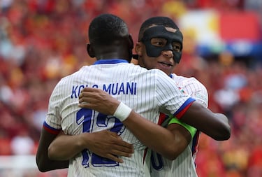 ?Por qu¨¦ juega con m¨¢scara Mbapp¨¦ y hasta cu¨¢ndo la tiene que llevar?