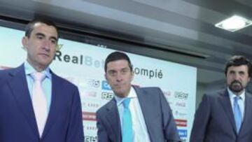 <b>DEBUT. </b>Tato, González y Narbona comparecen ayer en la Sala de Prensa del Benito Villamarín.