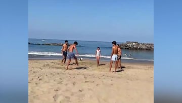 El vídeo de Raúl en las playas de México llevando un balón