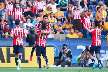 True Liga MX title contenders? Chivas must solve major problem in playoffs
