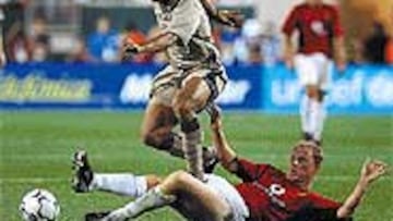 <b>ENTRE AMIGOS</b>. La rivalidad entre City y United permitirá que Ronaldinho sea aclamado en Manchester.