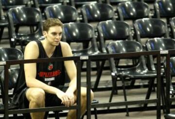 Pau dio al salto a la NBA en 2001 cuando fich¨® por Memphis Grizzlies, donde estuvo hasta 2008.